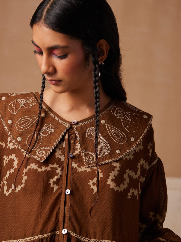 Tan Spiral Printed Mandarine Collar Pleated  Top