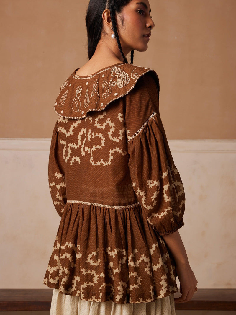 Tan Spiral Printed Mandarine Collar Pleated  Top